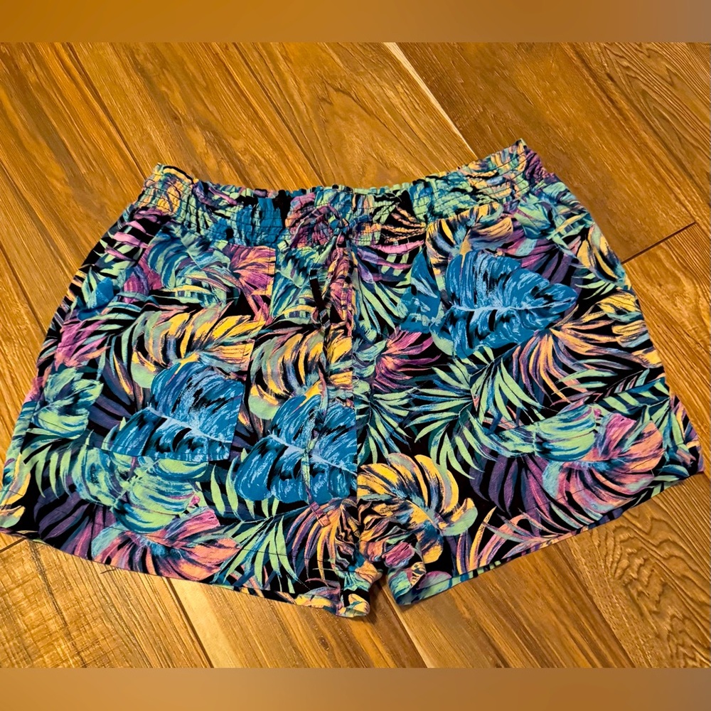 Women’s Hawaiian Print Linen Shorts